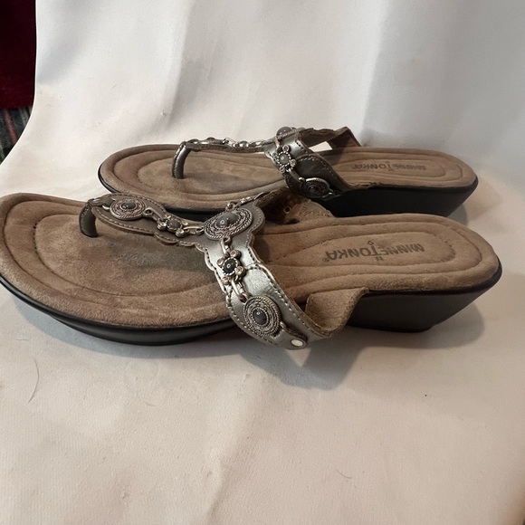 Minnetonka pewter leather slides size 9m - Picture 3 of 8